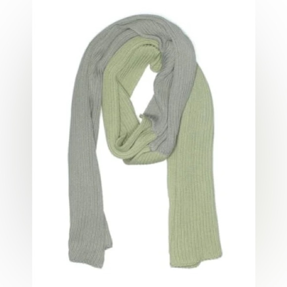 Levi’s Two-Tone Gray and Green Knit Scarf
